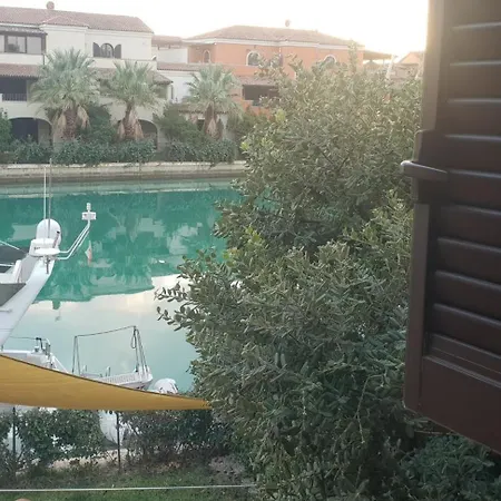 Villa Kalos In Marinagri *
